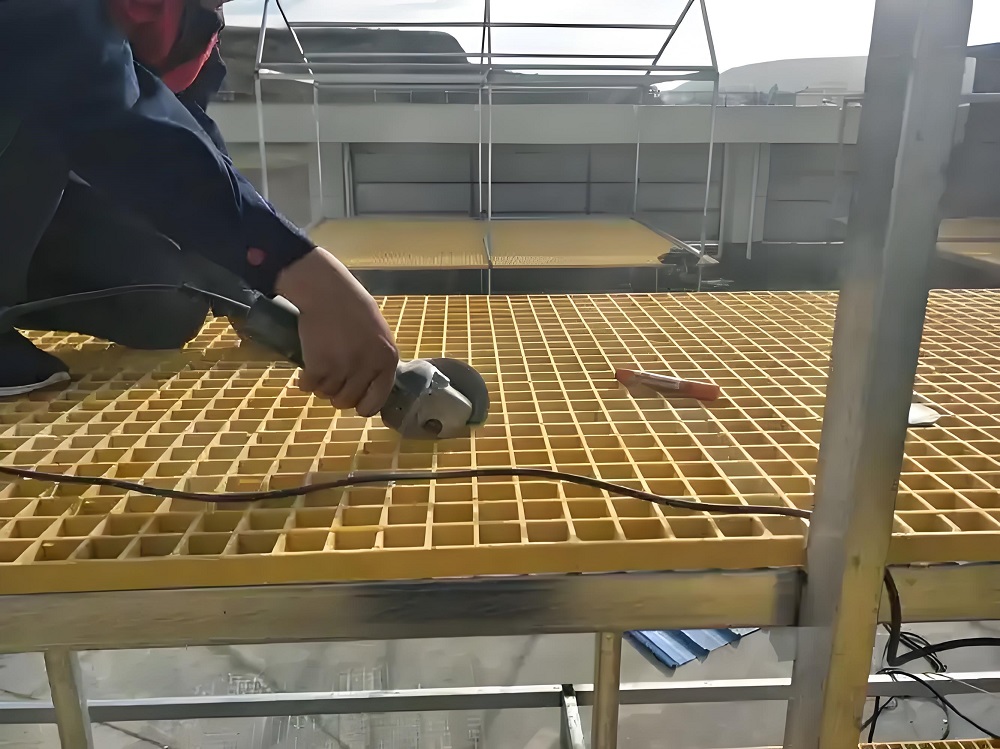 how to cut fiberglass grating